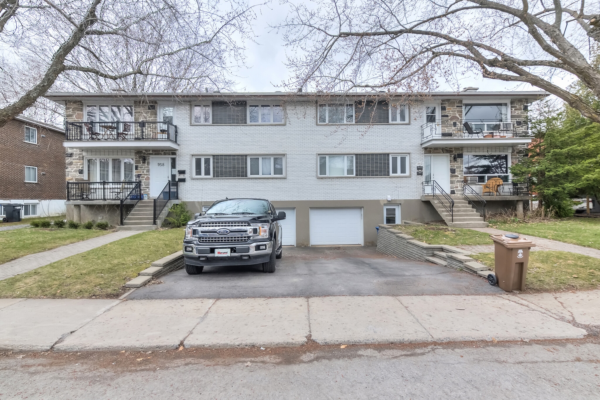 962 Rue Boissy, Saint-lambert, QC for sale Primary Photo- Image 1 of 1