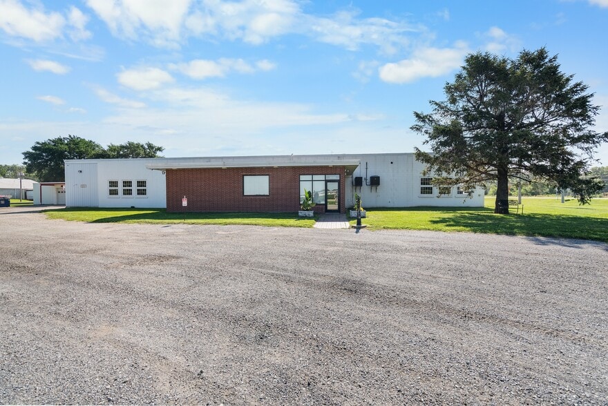 3050 Wagner Rd, Waterloo, IA for sale - Building Photo - Image 1 of 39