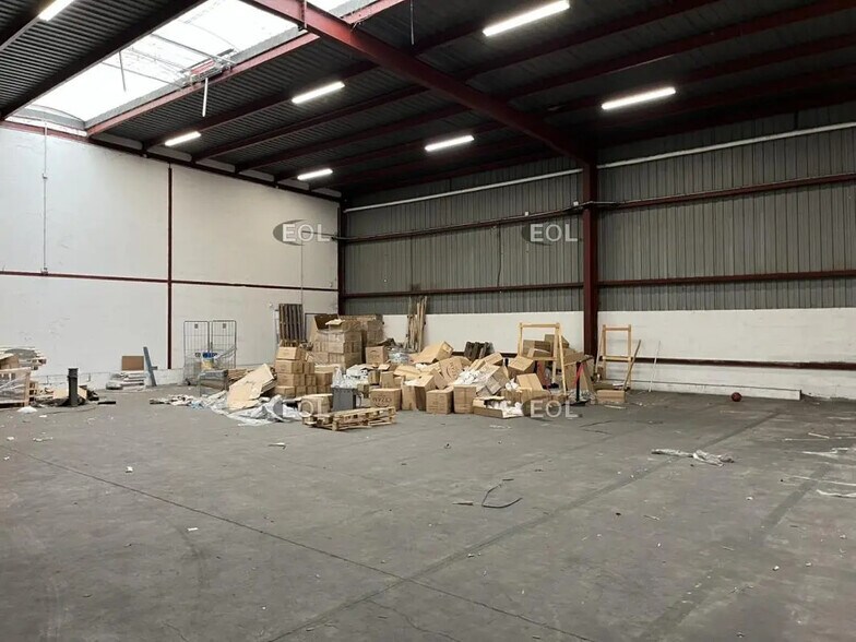 Flex in Villeneuve-la-Garenne for lease - Interior Photo - Image 2 of 11