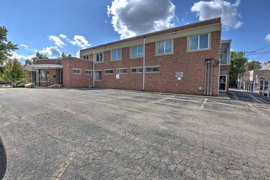 334 W Main St, Decatur, IL 62522 Flex for Sale