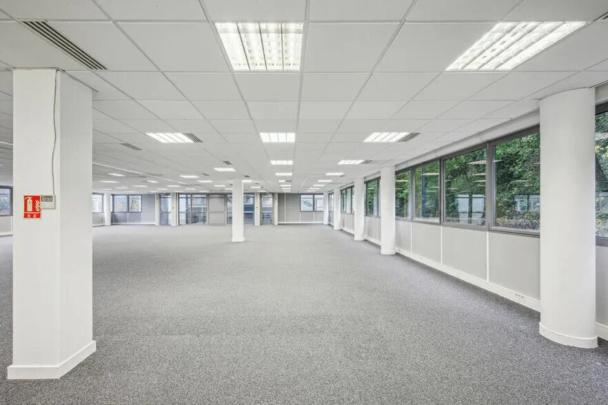 Office in Orsay for lease - Building Photo - Image 1 of 12