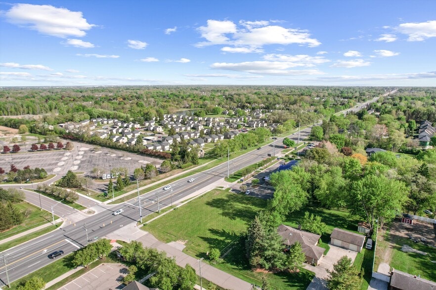6511 Rochester Rd, Troy, MI for sale - Aerial - Image 3 of 10