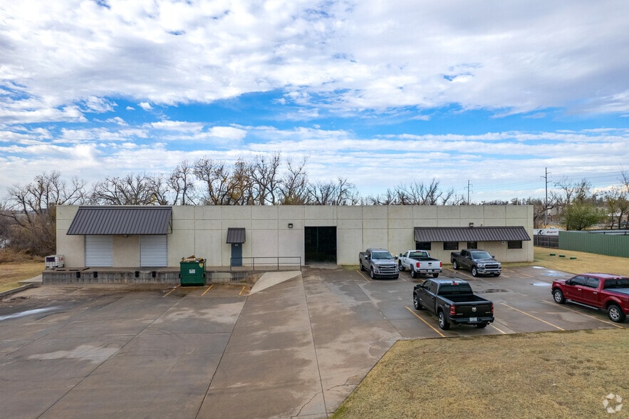 931 N Ann Arbor Ave, Oklahoma City, OK for lease - Building Photo - Image 3 of 6