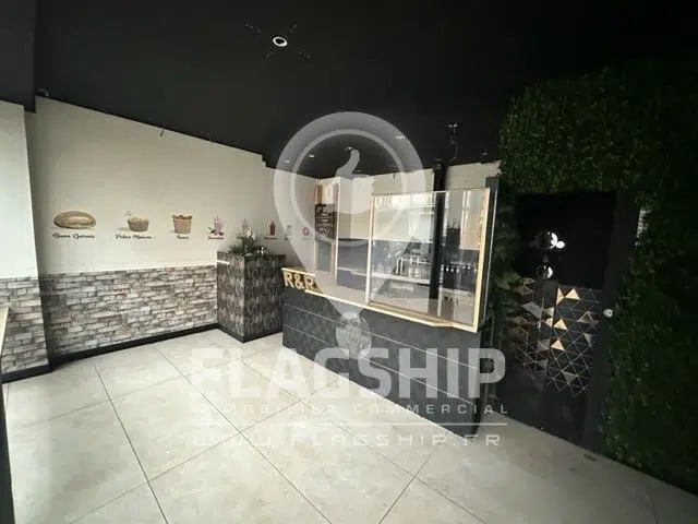 Retail in Paris for lease - Interior Photo - Image 2 of 8