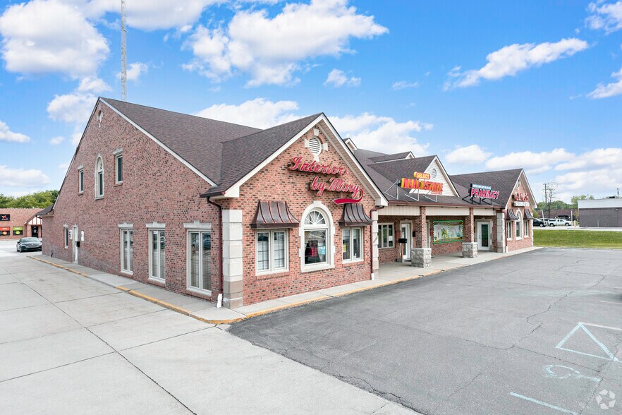 42080-42100 Garfield Rd, Clinton Township, MI for sale - Primary Photo - Image 1 of 1