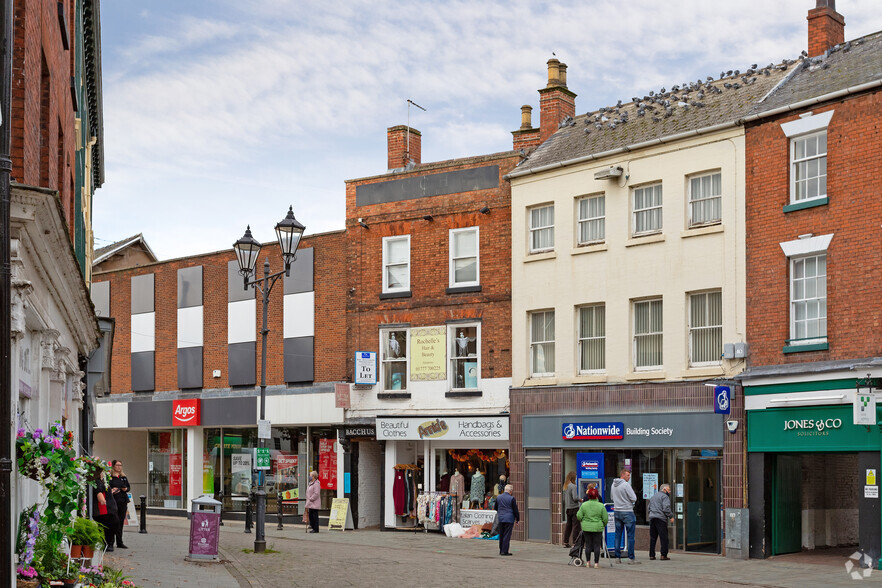 1-1A Churchgate, Retford for sale - Primary Photo - Image 1 of 1