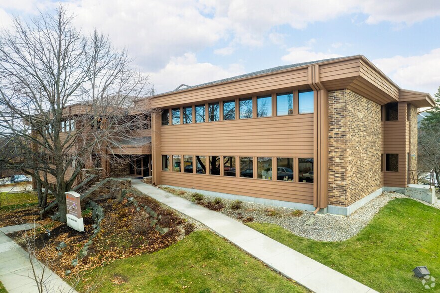 7601 Ganser Way, Madison, WI for sale - Primary Photo - Image 1 of 1