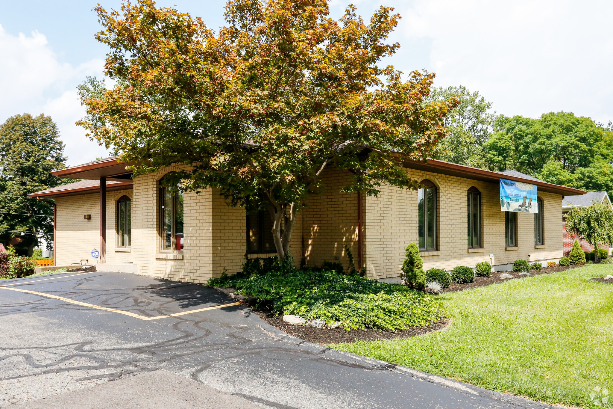 292-302 N Detroit St, Xenia, OH for lease Primary Photo- Image 1 of 6