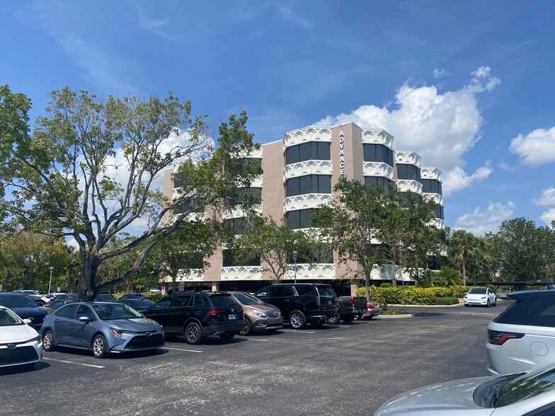 720 Goodlette Rd N, Naples, FL for lease - Building Photo - Image 2 of 11