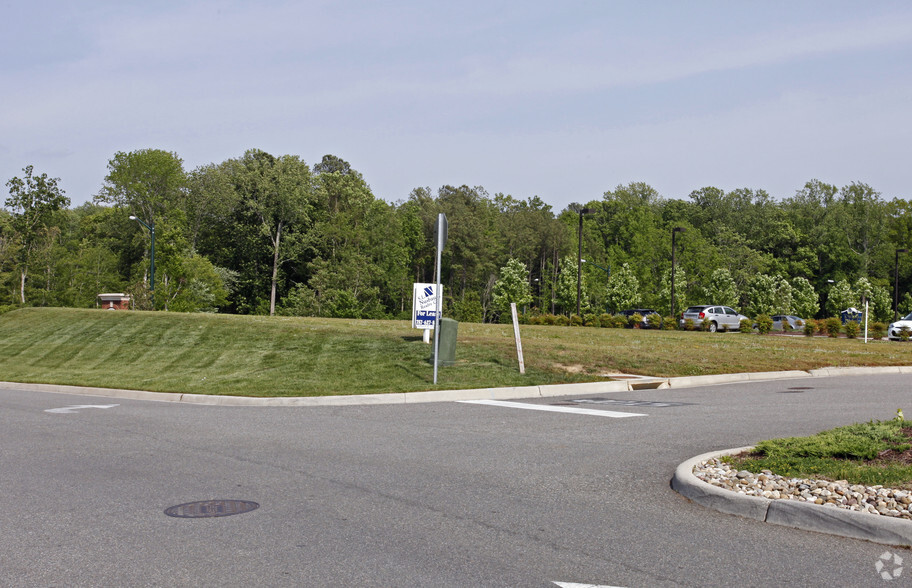 1500 Quarterpath Rd, Williamsburg, VA for lease - Building Photo - Image 1 of 1