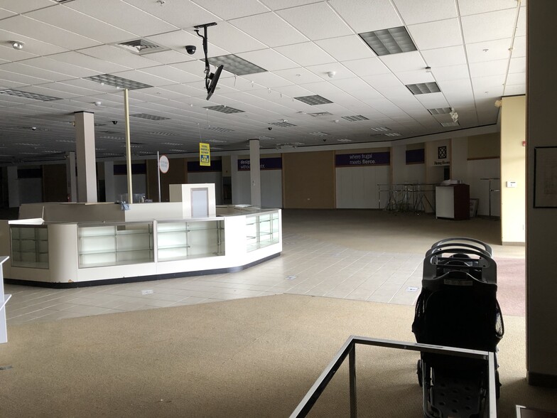 1101 Yadkinville Rd, Mocksville, NC for lease - Interior Photo - Image 1 of 2