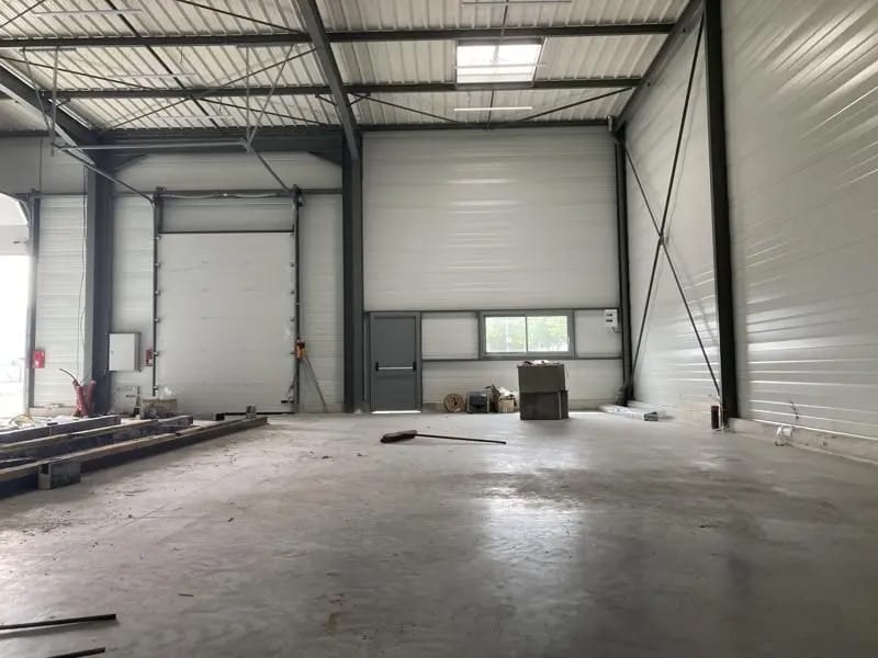 Location Commerce 400 m² - Photo 1