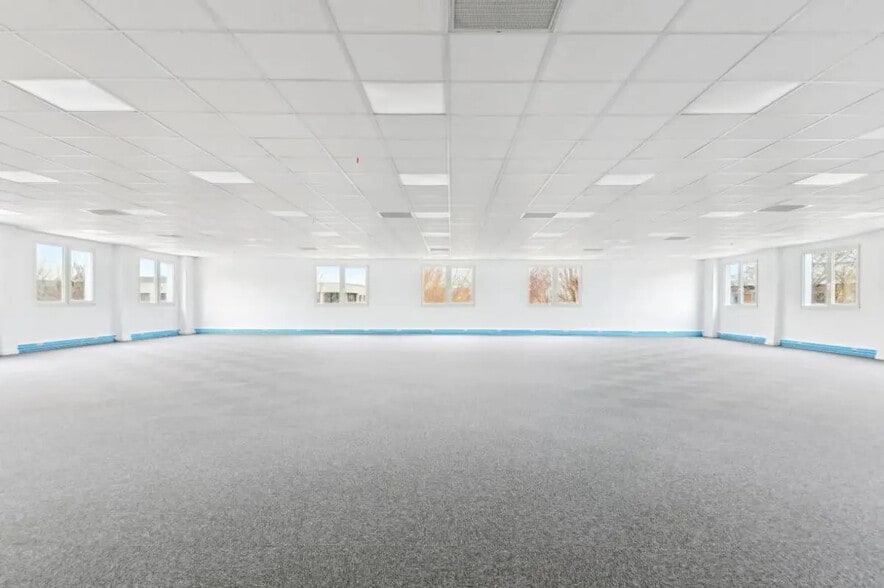 22 Rue Du 35Eme Regiment D'Aviation, Bron for sale - Building Photo - Image 3 of 10