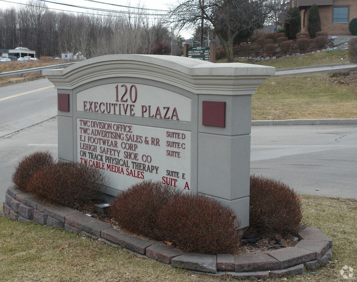 120 Plaza Dr, Vestal, NY 13850