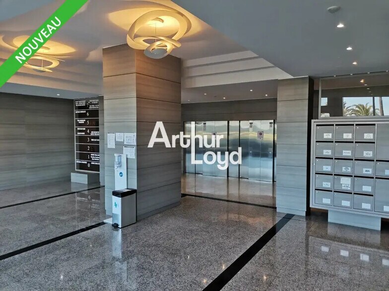 Office in Nice for lease - Lobby - Image 3 of 4