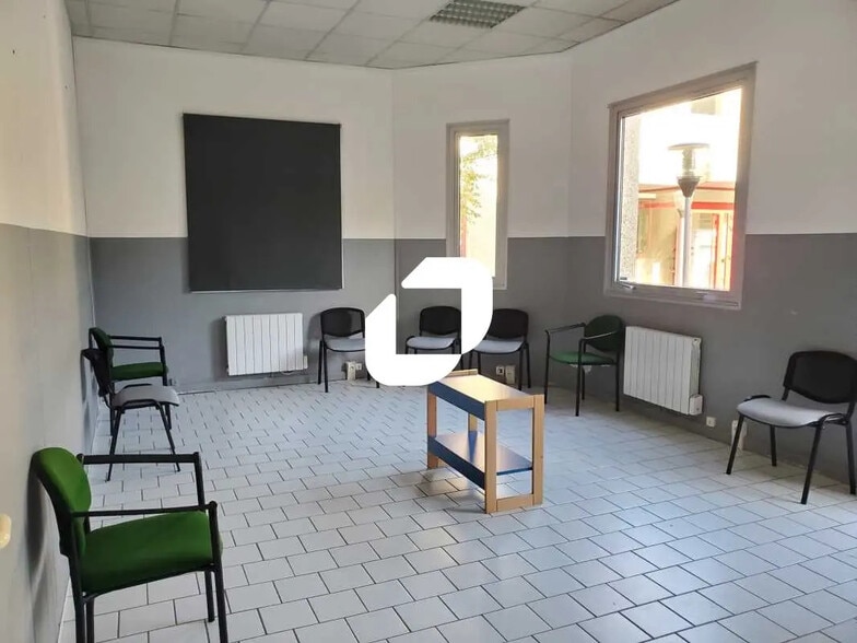 Office in Tremblay-en-France for lease - Building Photo - Image 1 of 13