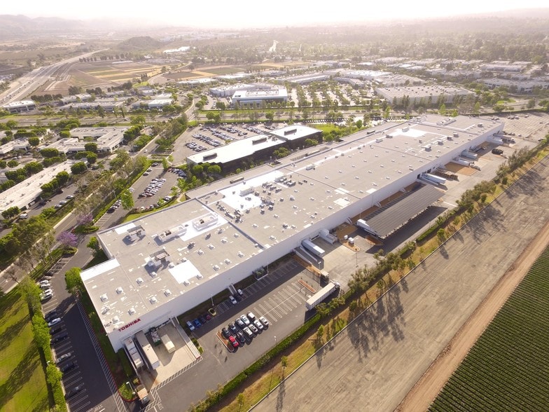 9750 Irvine Blvd, Irvine, CA for lease - Building Photo - Image 3 of 9