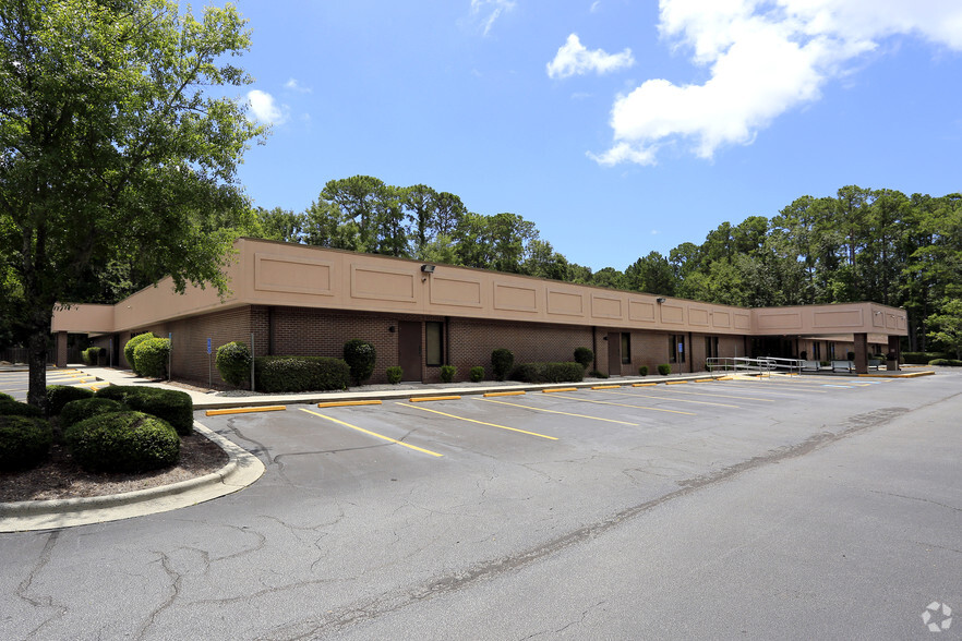 325 W Montgomery Cross Rd, Savannah, GA for lease - Building Photo - Image 2 of 7