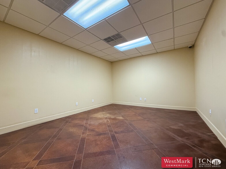 313 Paris Ave, Lubbock, TX for lease - Building Photo - Image 3 of 6