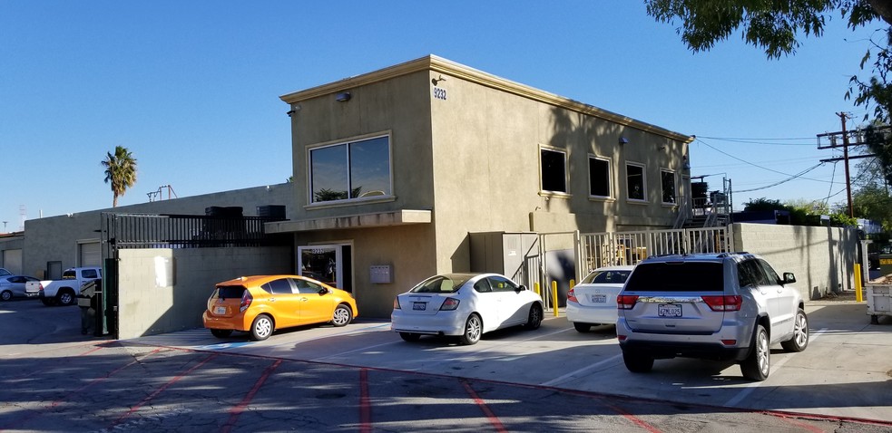 9232 Independence Ave, Chatsworth, CA for lease - Building Photo - Image 3 of 4