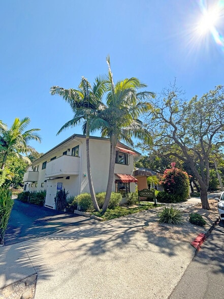 517 W Junipero St, Santa Barbara, CA for sale - Building Photo - Image 1 of 15