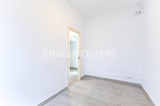 Retail in Barcelona, Barcelona for lease Interior Photo- Image 2 of 17