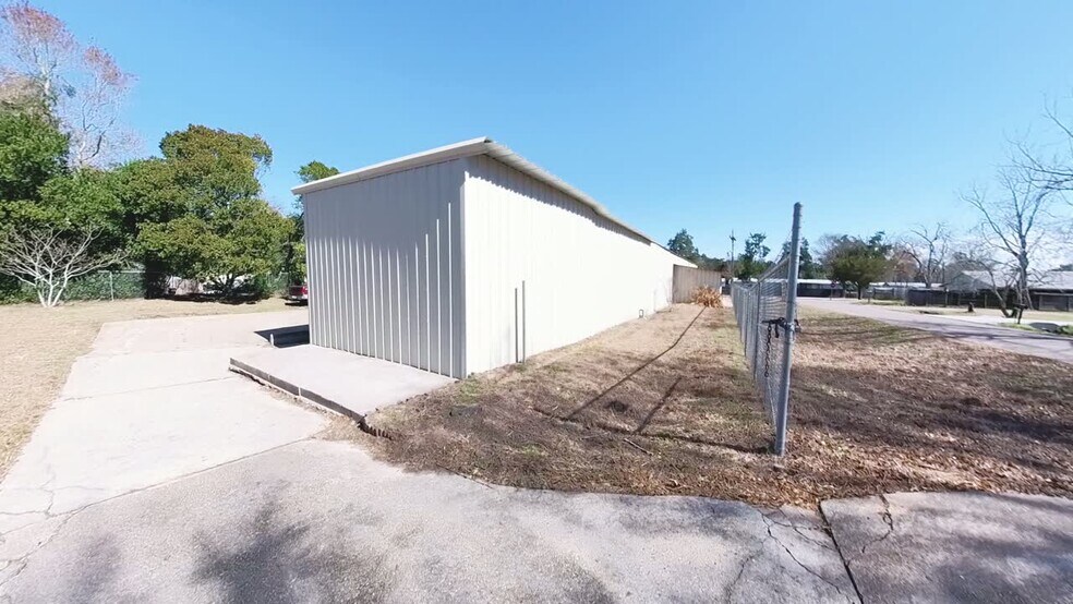 401 Industrial Park Ln, Willis, TX for sale - Commercial Listing Video - Image 2 of 25