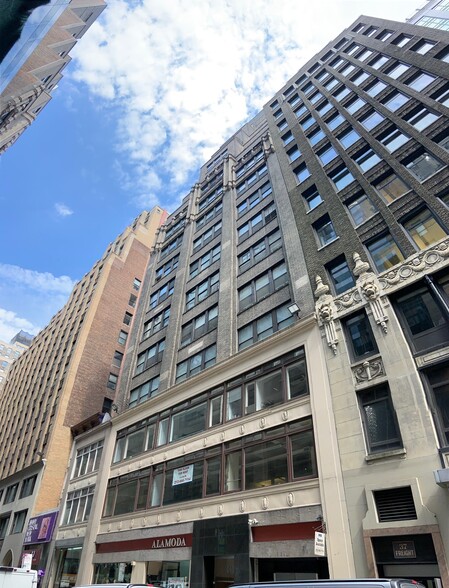 39-43 W 37th St, New York, NY for lease - Building Photo - Image 1 of 8