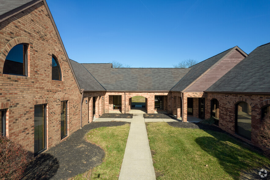 640 Enterprise Dr, Lewis Center, OH for sale - Building Photo - Image 3 of 26