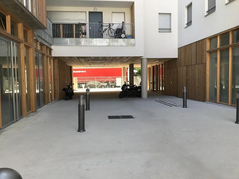 Office in L'ILE-SAINT-DENIS for sale - Building Photo - Image 1 of 9