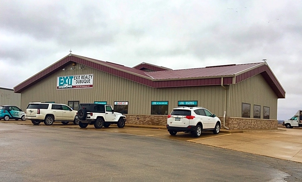 4490-4496 Dodge St, Dubuque, IA for sale Building Photo- Image 1 of 1