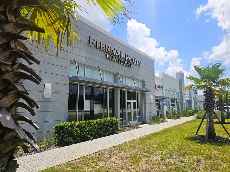 7035 Philips Hwy, Jacksonville, FL for lease - Building Photo - Image 3 of 28