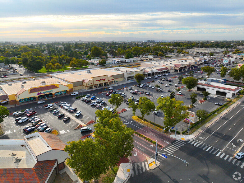 Turlock Town Center portfolio of 7 properties for sale on LoopNet.com - Aerial - Image 1 of 24