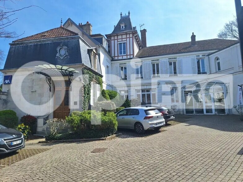 Office in Compiègne for lease - Building Photo - Image 1 of 7