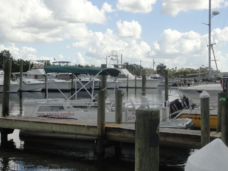 2880 N Seabreeze Pt, Crystal River, FL for sale - Building Photo - Image 1 of 1