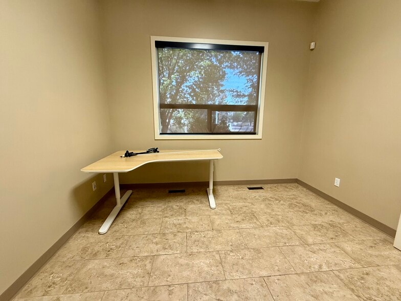 9005 127 Av NW, Edmonton, AB for lease - Building Photo - Image 3 of 15