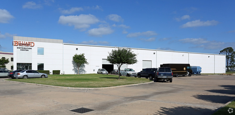 8440 N Sam Houston Pky W, Houston, TX for lease - Building Photo - Image 3 of 5