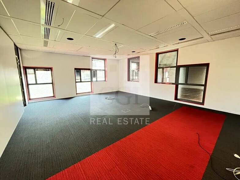 Office in Dardilly for lease - Interior Photo - Image 3 of 14