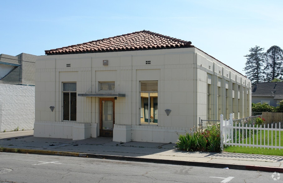 144 Davis St Santa Paula Ca 93060 Loopnet Com