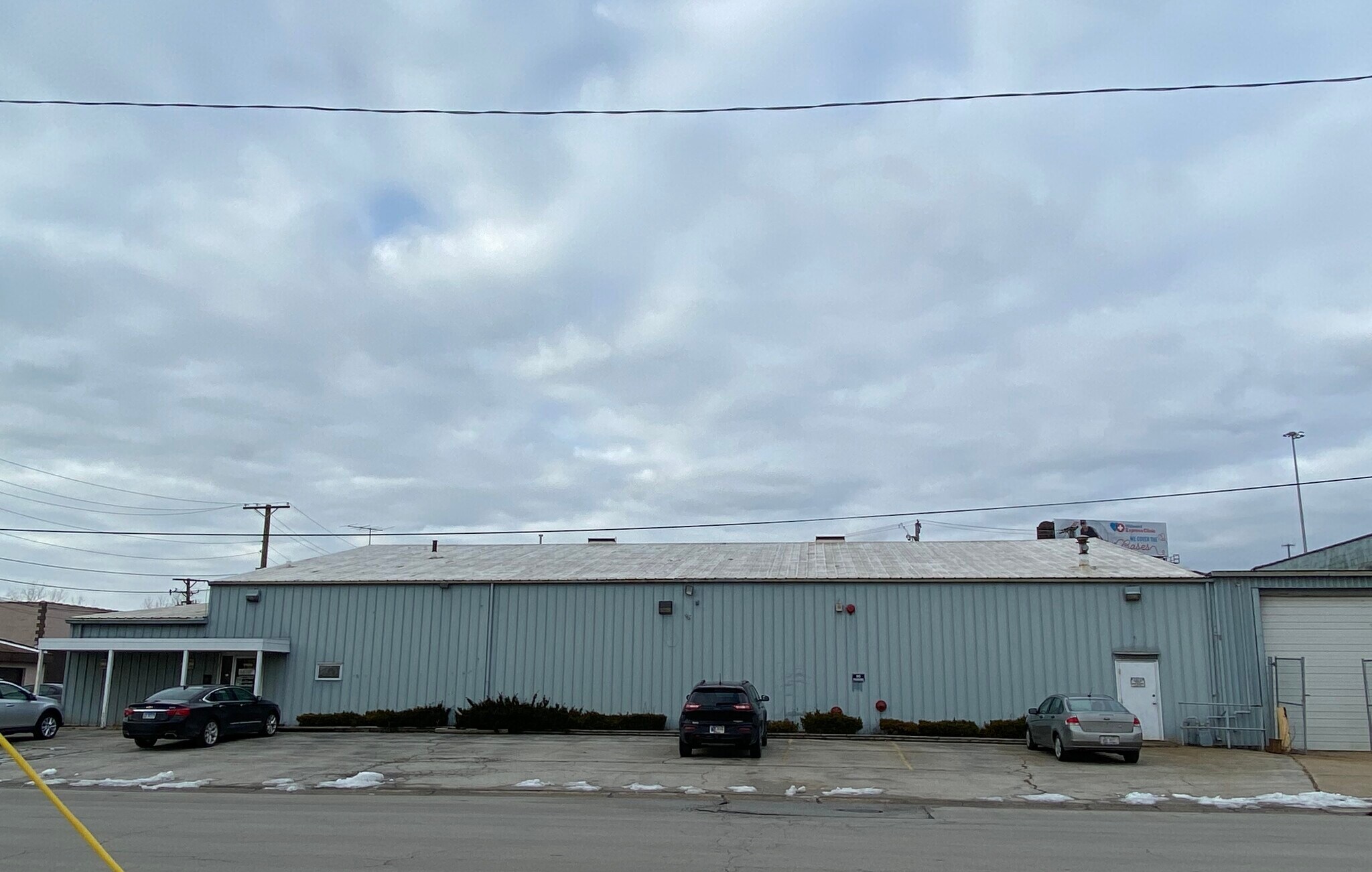 17506 Chicago Ave, Lansing, IL 60438