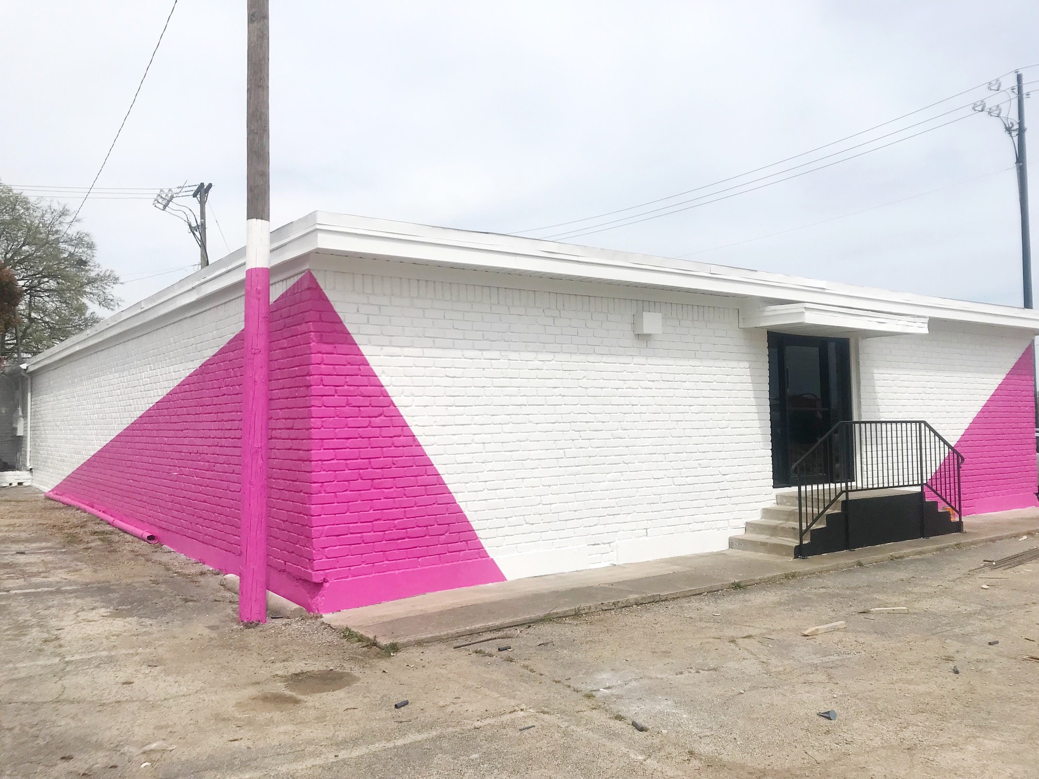 2408-2410 Montgomery St, Fort Worth, TX for lease Building Photo- Image 1 of 19