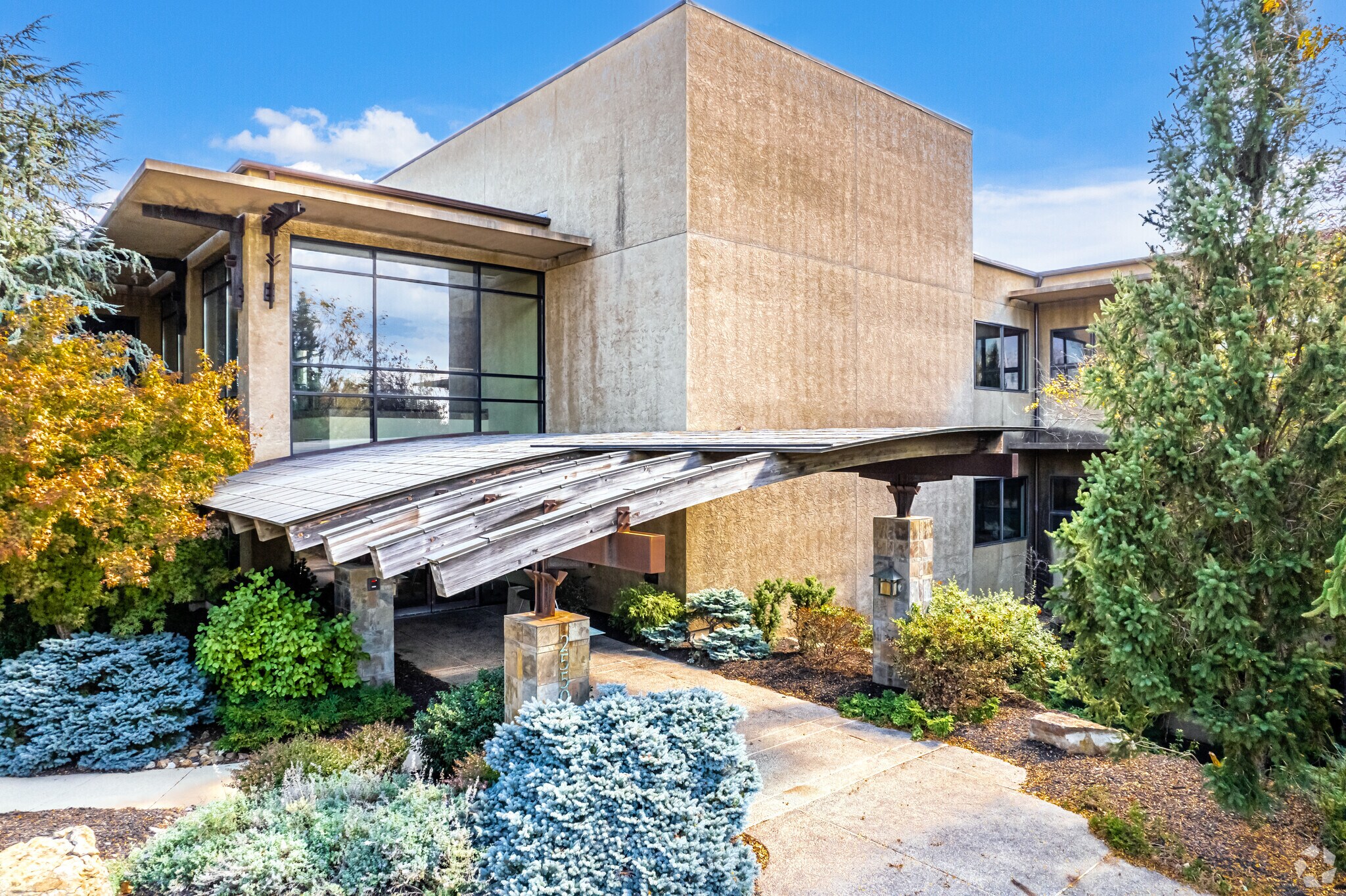 25501 W Valley Pky, Olathe, KS for sale Primary Photo- Image 1 of 32