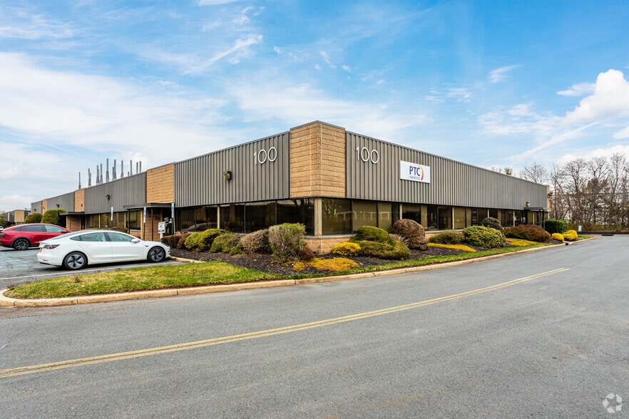100 Corporate Ct, South Plainfield, NJ for lease - Primary Photo - Image 1 of 3
