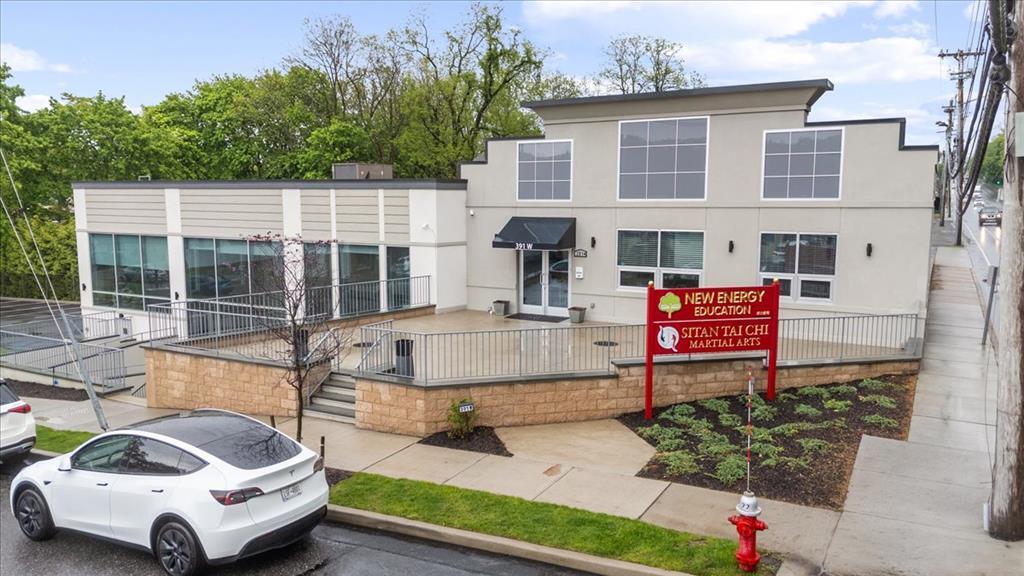391 W Jericho Tpke, Huntington, NY for lease Building Photo- Image 1 of 2