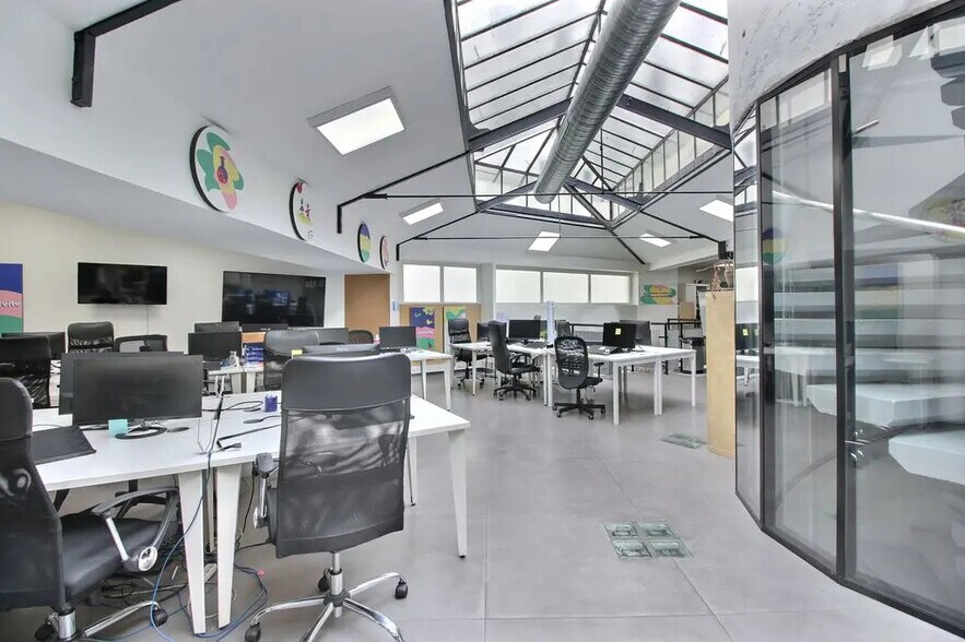 27 Rue De Citeaux, Paris for lease - Interior Photo - Image 3 of 11