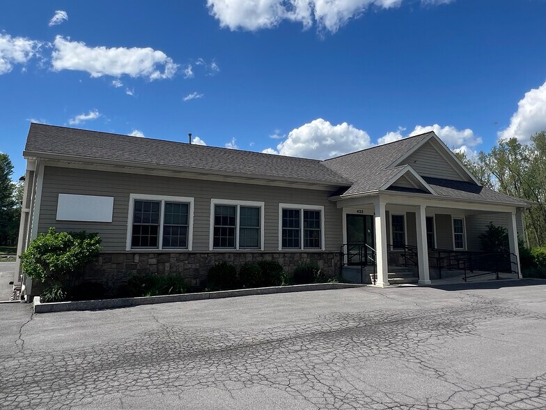 425 Grant Ave, Auburn, NY for lease - Building Photo - Image 1 of 2