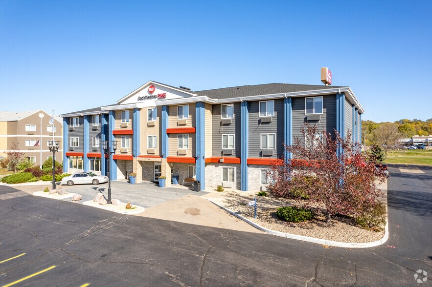 1200 Gateway Blvd, Hudson, WI for sale - Primary Photo - Image 1 of 1