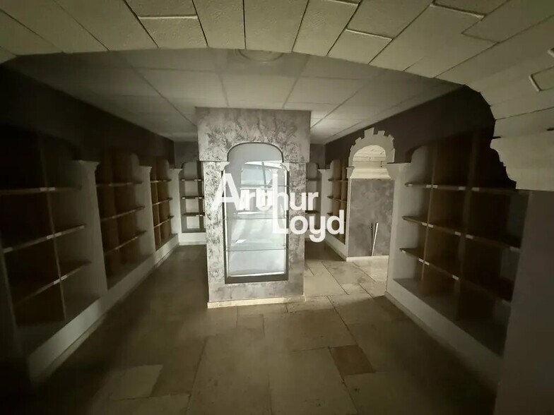 Retail in Puget-sur-Argens for lease - Interior Photo - Image 3 of 4