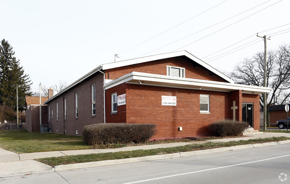 1102 Oak St, Wyandotte, MI for lease - Building Photo - Image 3 of 3