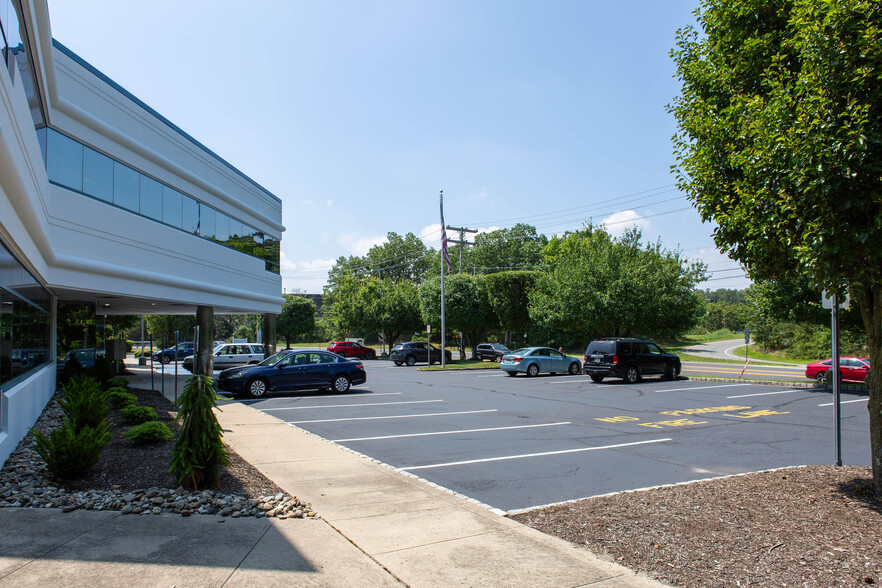 745 Hope Rd, Eatontown, NJ for lease - Building Photo - Image 2 of 14